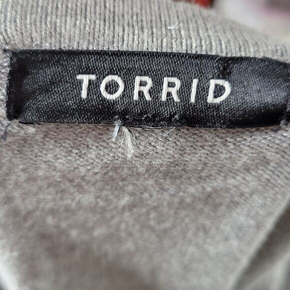 Torrid Gray and White Lace Button Front Cardigan, size 1 - Picture 4 of 6